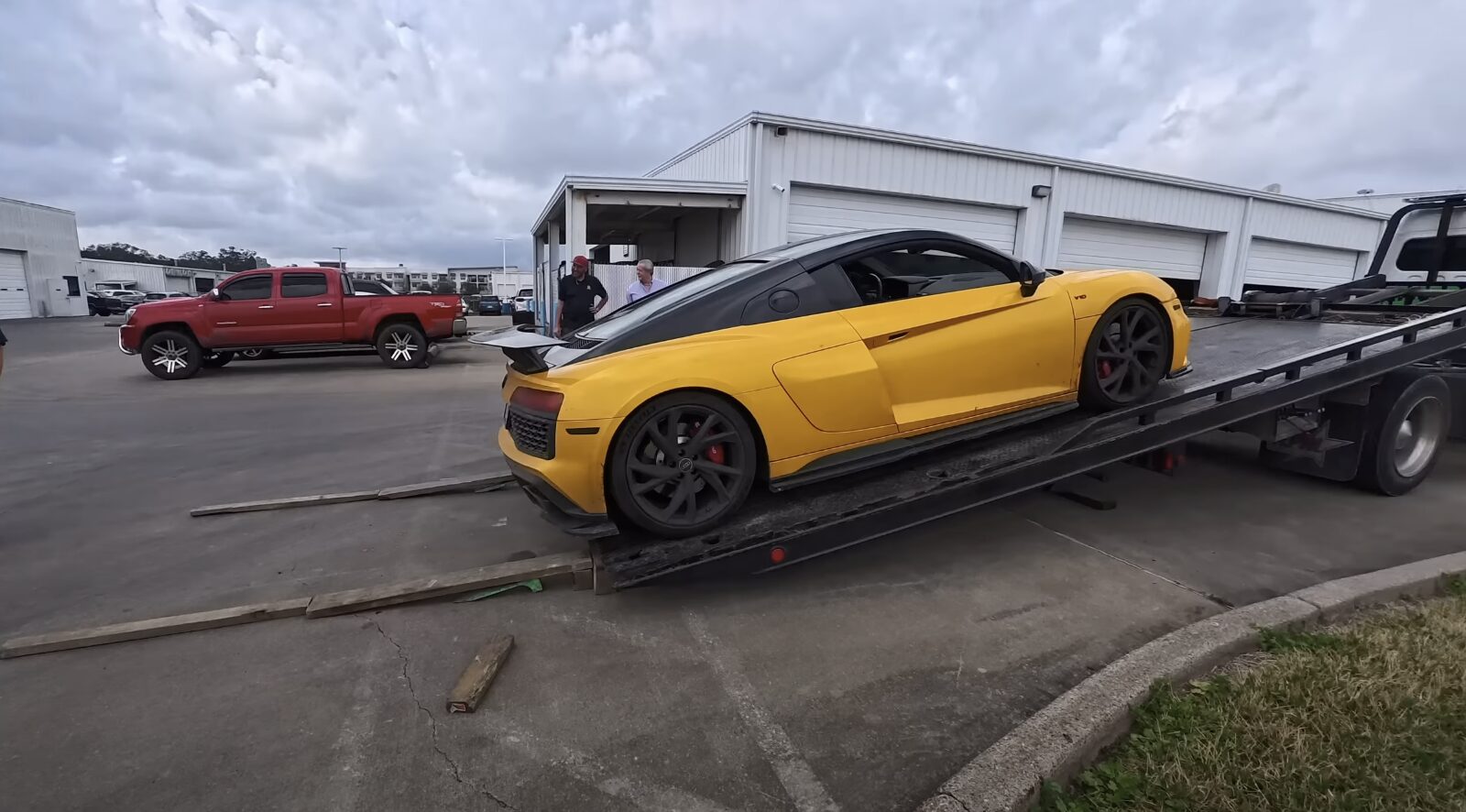 Professional Flatbed Towing Service for Luxury Vehicles Modern flatbed tow truck transporting a luxury sports car safely